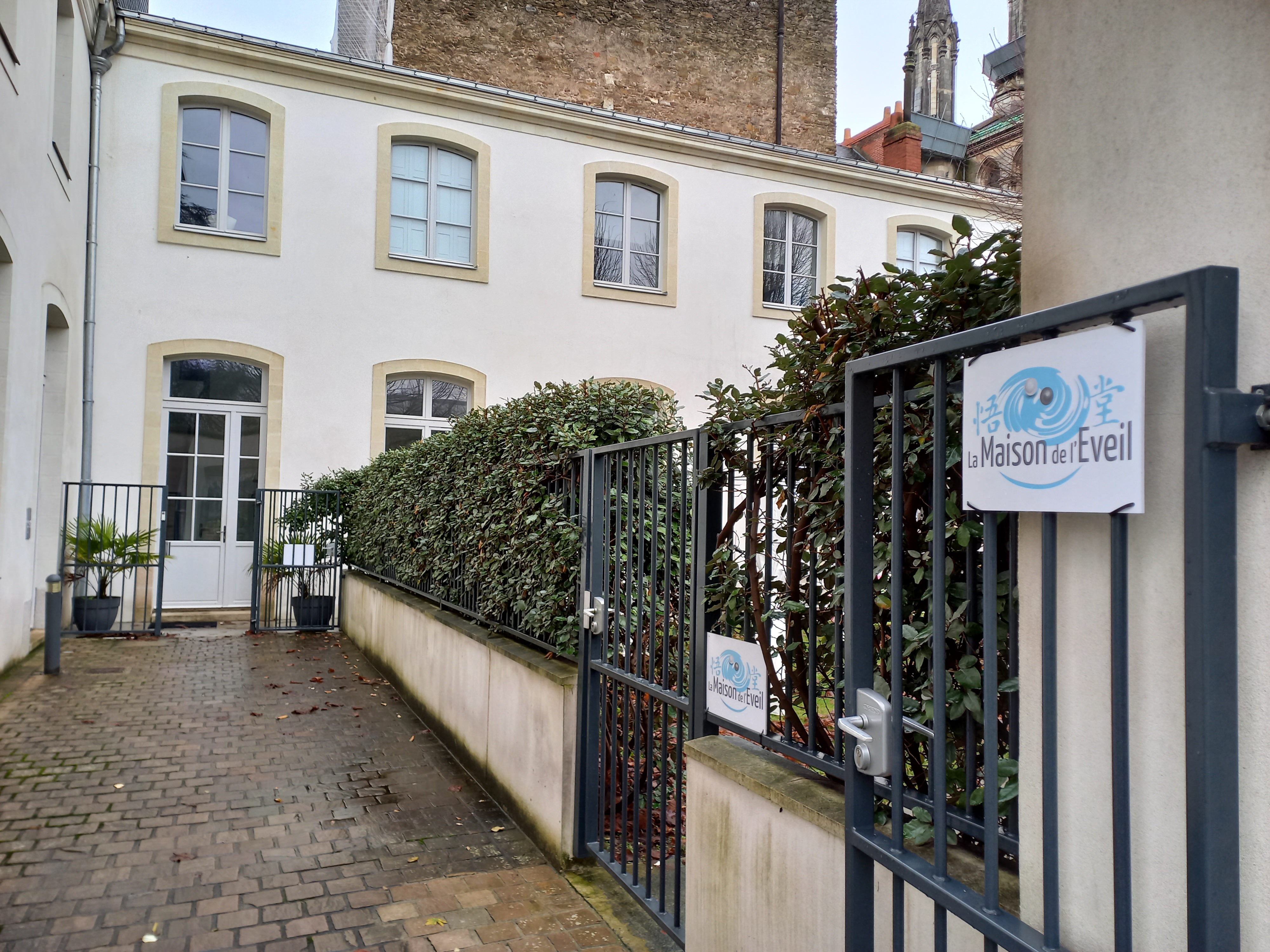 Entrée de la Maison de l'Éveil — cabinet Nantes